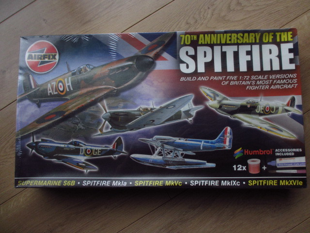 Airfix 1/72 70th anniversary off the Spitfire(箱未開封）発送は揮発性の接着剤、塗料を廃棄することになります。