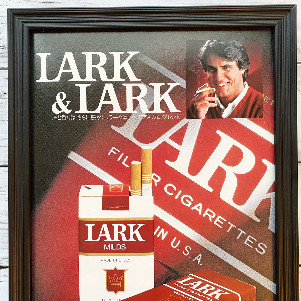 額装品◆LARK&LARK ラーク&ラーク 白 赤 タバコ /昭和レトロ/80年代/ポスター風広告/A4サイズ額入り/アートフレーム　YP32-1