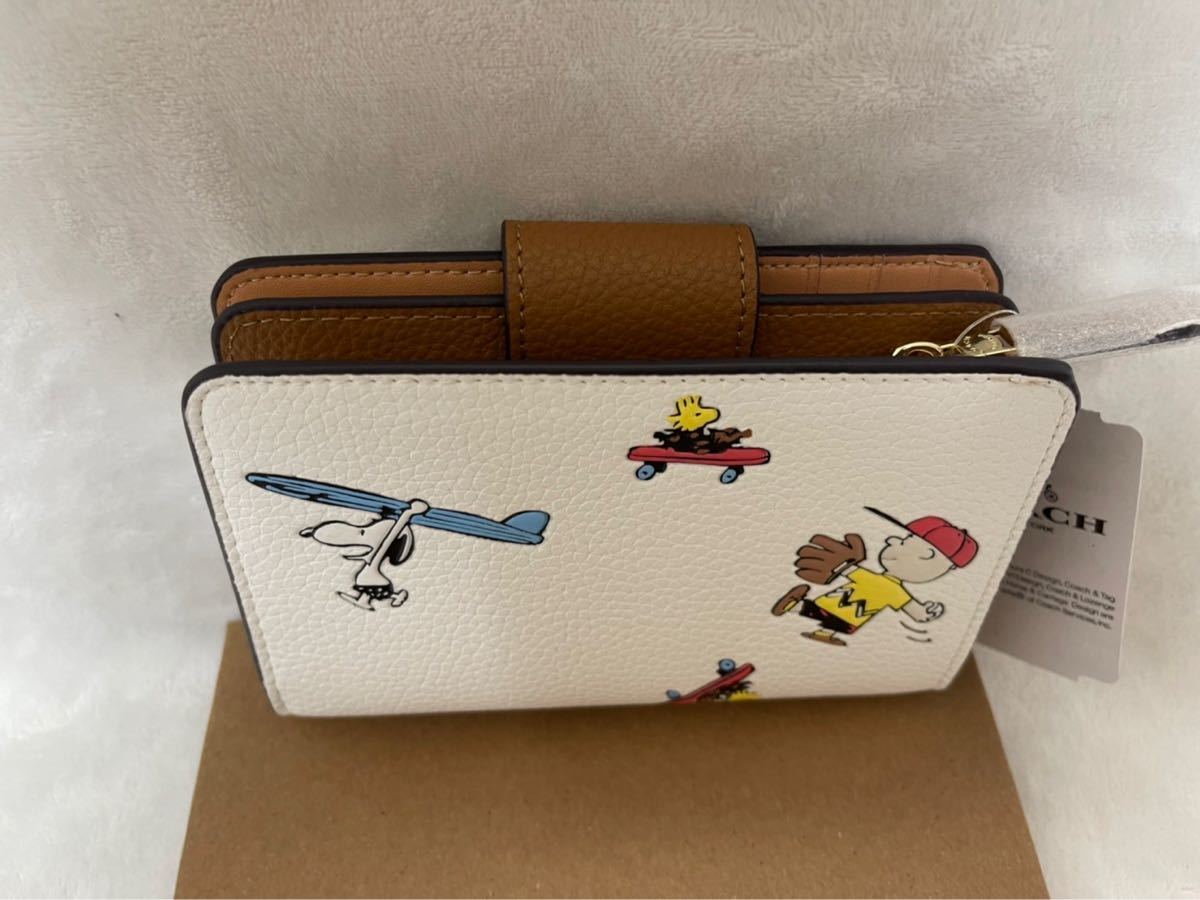 スヌーピー 二つ折り財布 mini ミニCOACH ホワイト　アウトレット　COACH PEANUTS コラボ　