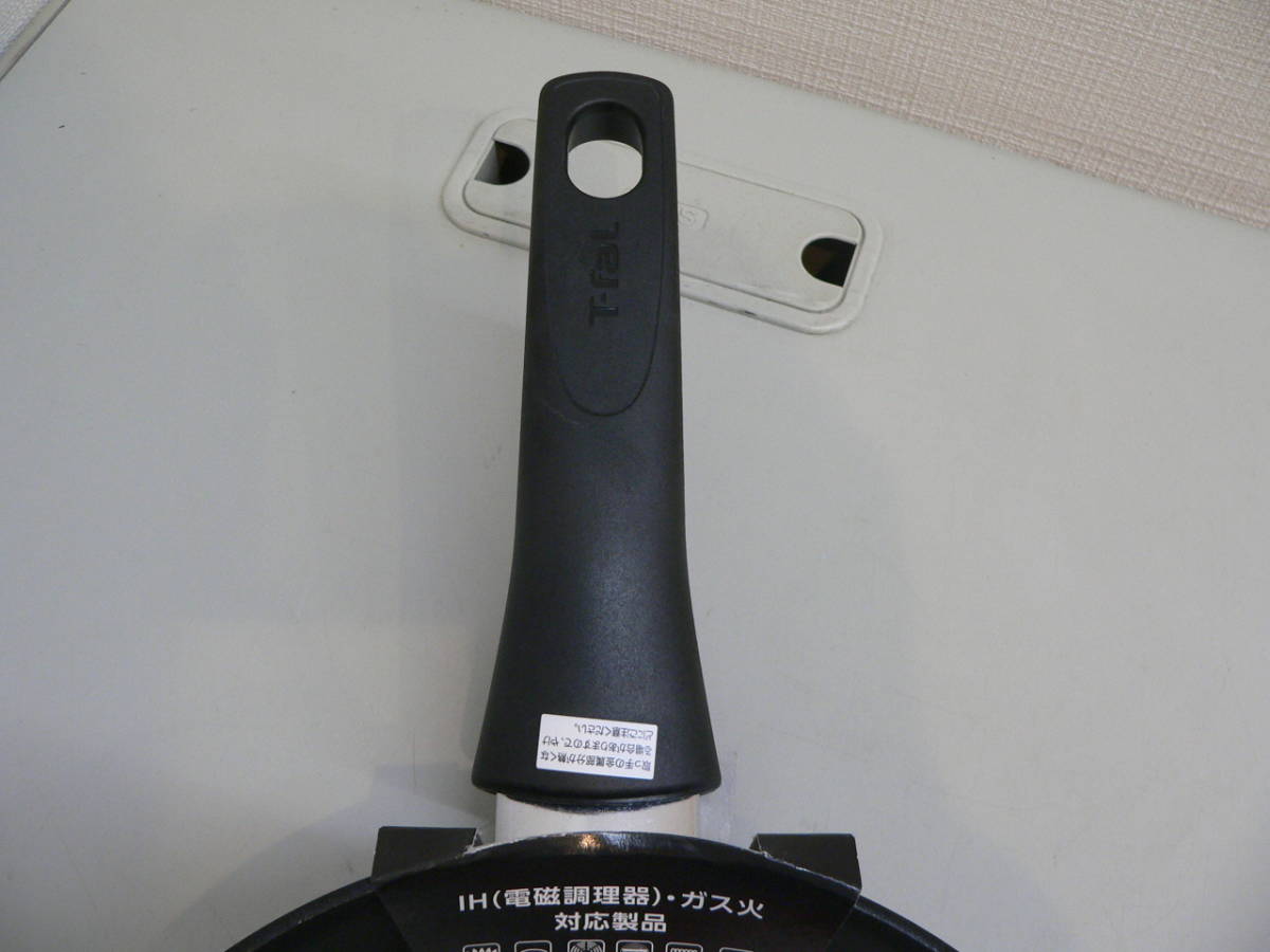 18066●未使用 T-fal 20cm 深型 IHフライパン IH(電磁調理器）・ガス火対応製品　ココアブラウン マルチパン_画像3