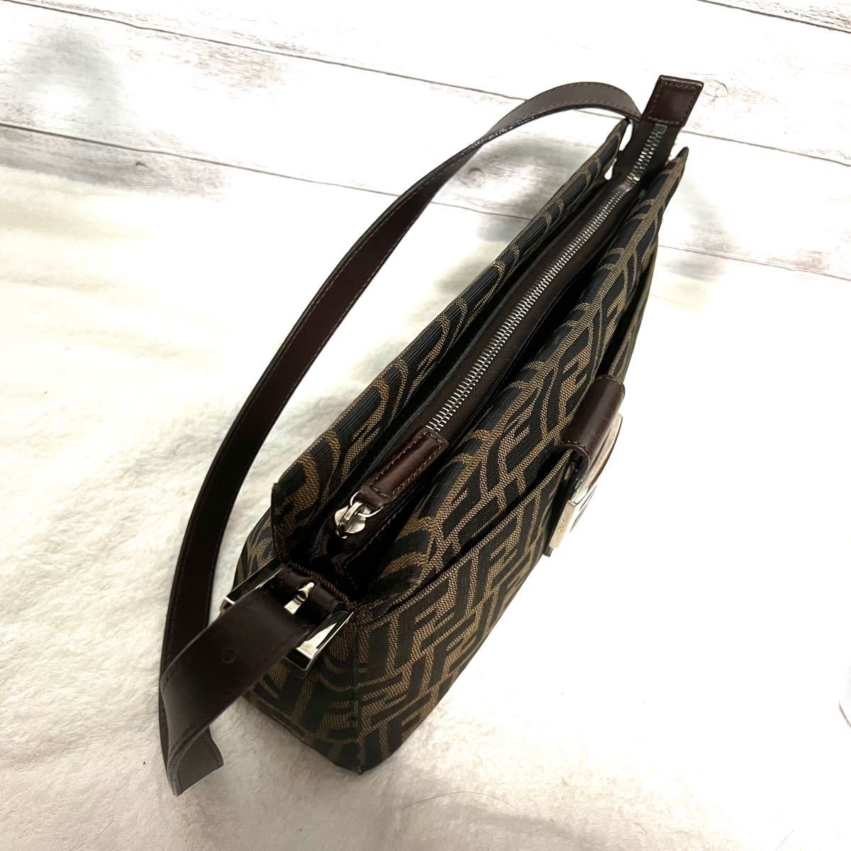 希少】FENDI フェンディ マンマバケット ズッカ柄 ショルダー 希少】FENDI フェンディ マンマバケット ズッカ柄 ショルダー