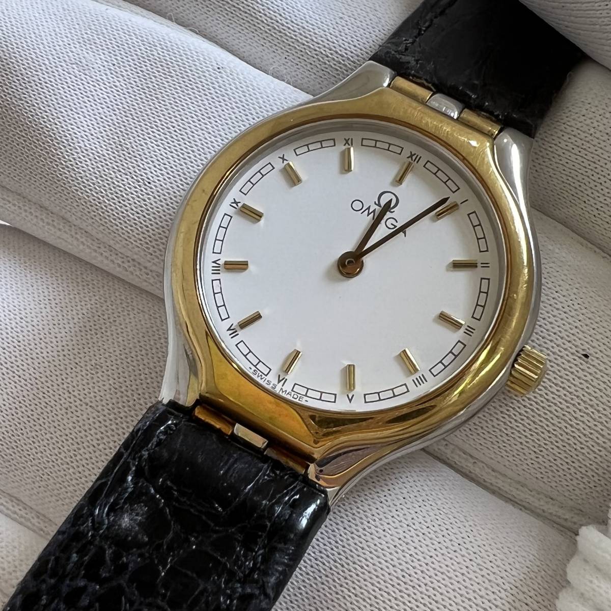 稼働品】OMEGA オメガ YGベゼル 28mm 黒レザーベルト Quartz 腕時計
