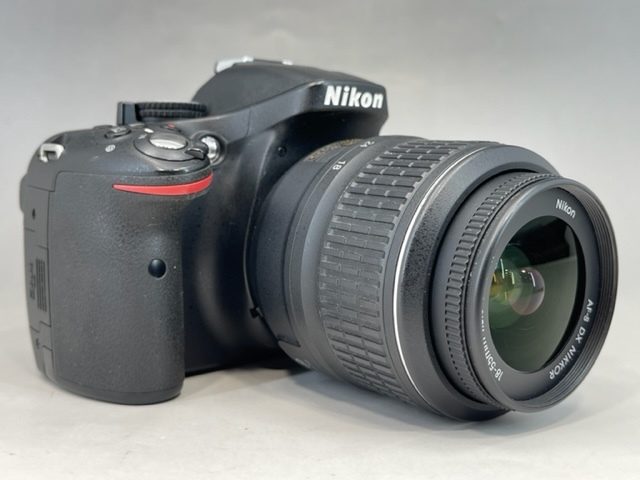 ニコン Nikon D5200 AF-S DX NIKKOR 18-55mm 1:3.5-5.6G VR レンズ