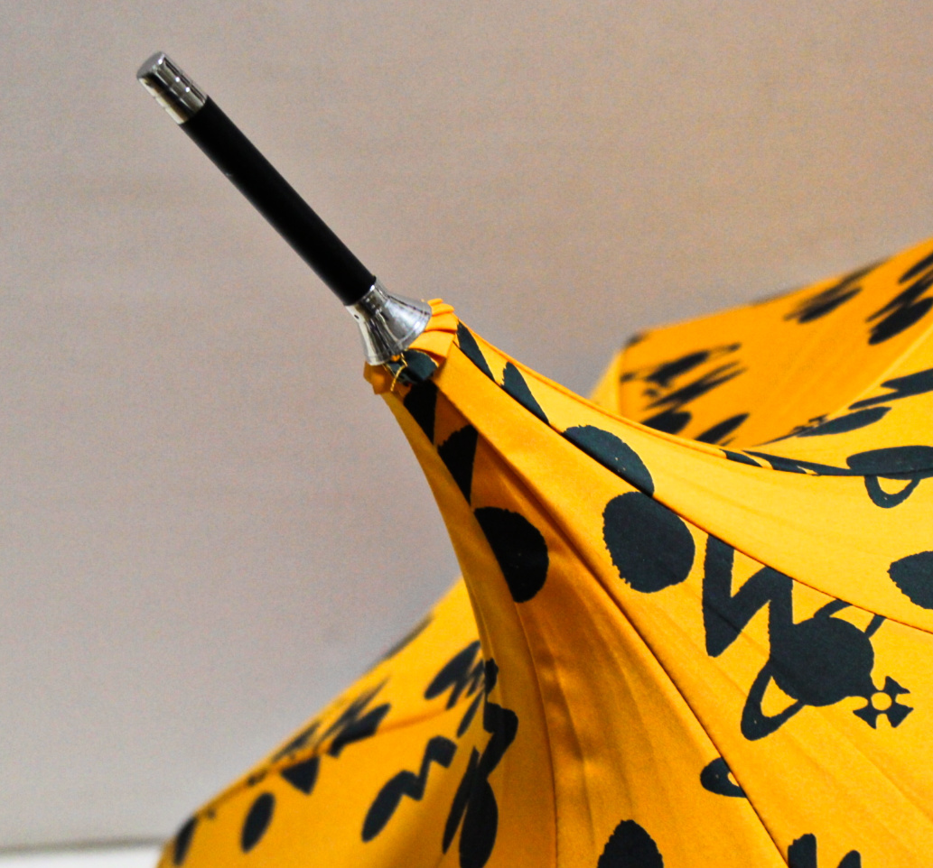Vivienne Westwood ヴィヴィアンウエストウッド》新品 オーブボルト パゴダ長傘 雨傘 バンブーハンドル 8本骨 耐風傘  A6278｜PayPayフリマ