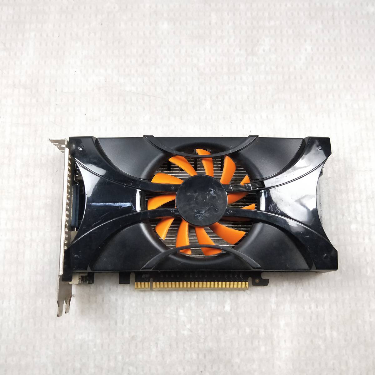 【中古パーツ】GTX550Ti 1024M GDDR5 192B CRT/DVI/HDMI グラフィックポード /ビデオカード PCI-E ■XK939-2_画像1