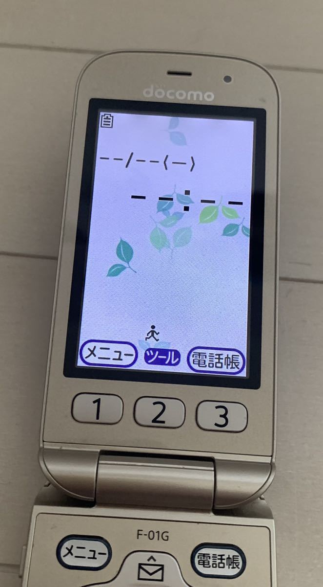 ガラケー ドコモ FOMA らくらくホン ベーシック4 卓上ホルダ F-01G AC