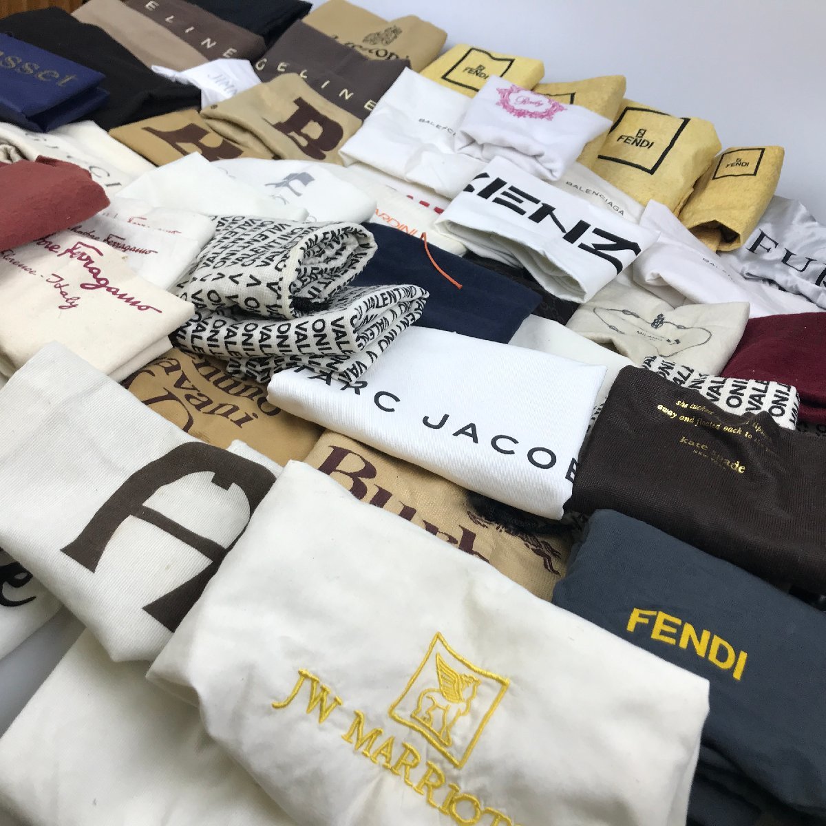 1円～★ 保存袋 ブランド 袋 40点以上 まとめ売りセット GUCCI PRADA FENDI Cartier CELINE Ferragamo 他_画像3