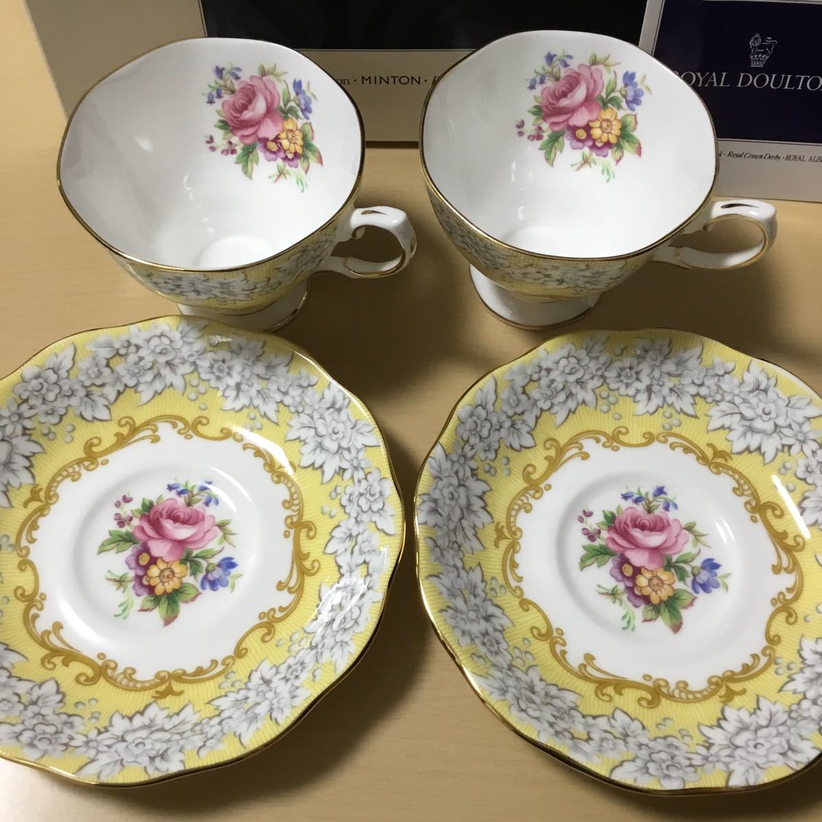 ロイヤルアルバート アフェクション カップ&ソーサー 2客セット ロイヤルアルバート アフェクション カップ&ソーサー 2客セット