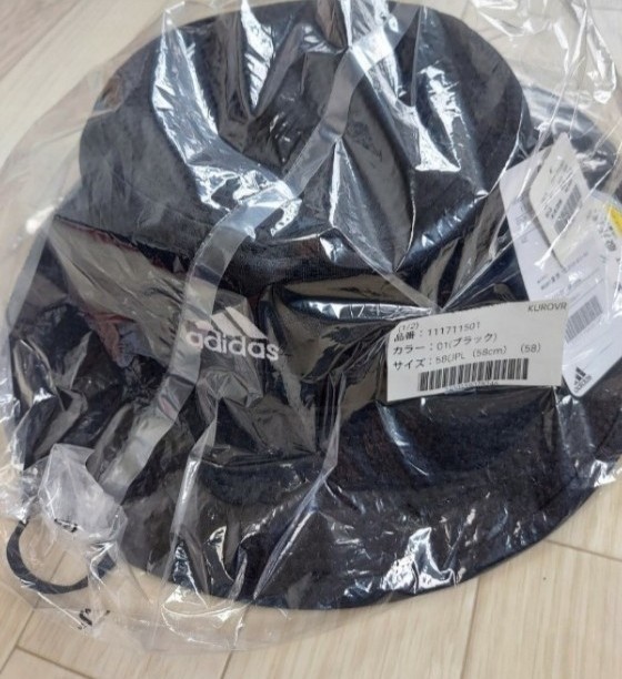 新品！adidas☆サファリハット　58cm　メンズ　黒　ユニセックス　ブラツク