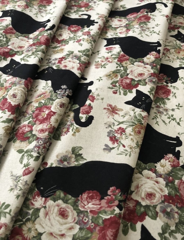 綿麻キャンバス / 黒猫＆薔薇 / 布幅110cm × 1m / リネン色 / 送料無料