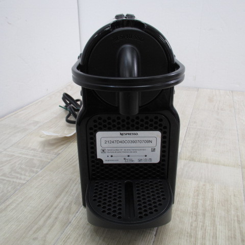 6055PB【美品】ネスプレッソ カプセル式コーヒーメーカー イニッシア ブラック 水タンク容量0.6L コンパクト 軽量 D40-BK-W