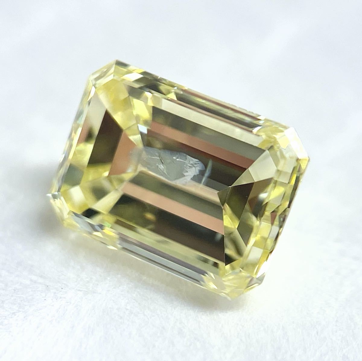 0.752ct FANCY LIGHT YELLOW I1 emerald diamond loose 