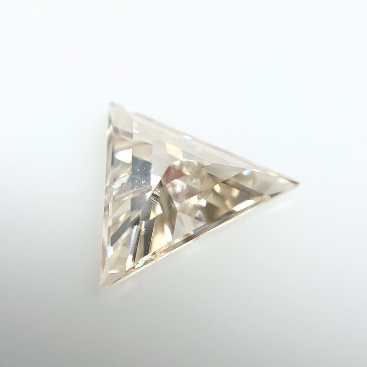 0.620ct VERY LIGHT BROWN YELLOW SI2