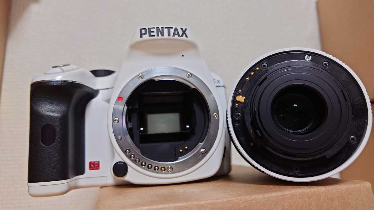 PENTAX ☆ K-x ホワイト レンズキット DAL 18-55mm F3.5-5.6 AL