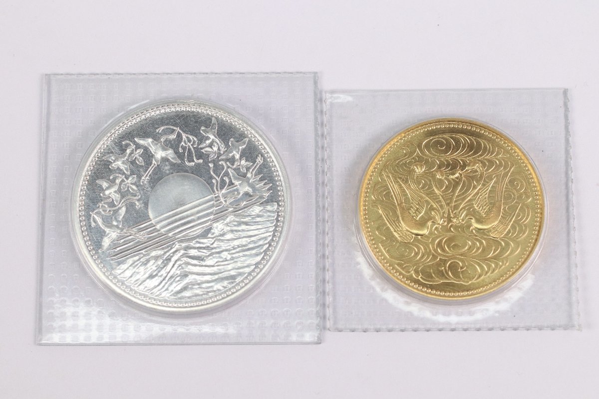 天皇陛下御在位60年記念 1銀貨 【日本国 御在位六十年 昭和六十一年】- 天皇陛下御在位60年記念 1銀貨 【日本国 御在位六十年 昭和六十一年】-