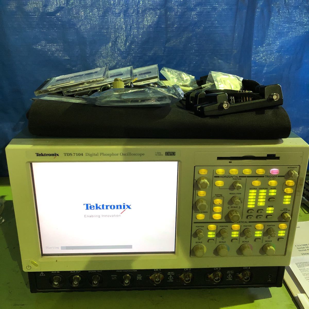 EAY-0771 Tektronix テクトロニクス オシロスコープ TDS7104 Digital