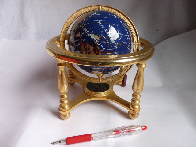 良品◇天然石 地球儀 高さ18cm 貝 螺鈿 ラピスラズリ 三脚型 翡翠