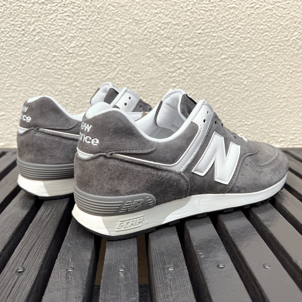 国内正規品 UK製 New Balance M576GRS GRAY US10D 28cm スエード 限定 イギリス英国製 グレー×ホワイト NB スニーカー Made In Englandの画像3