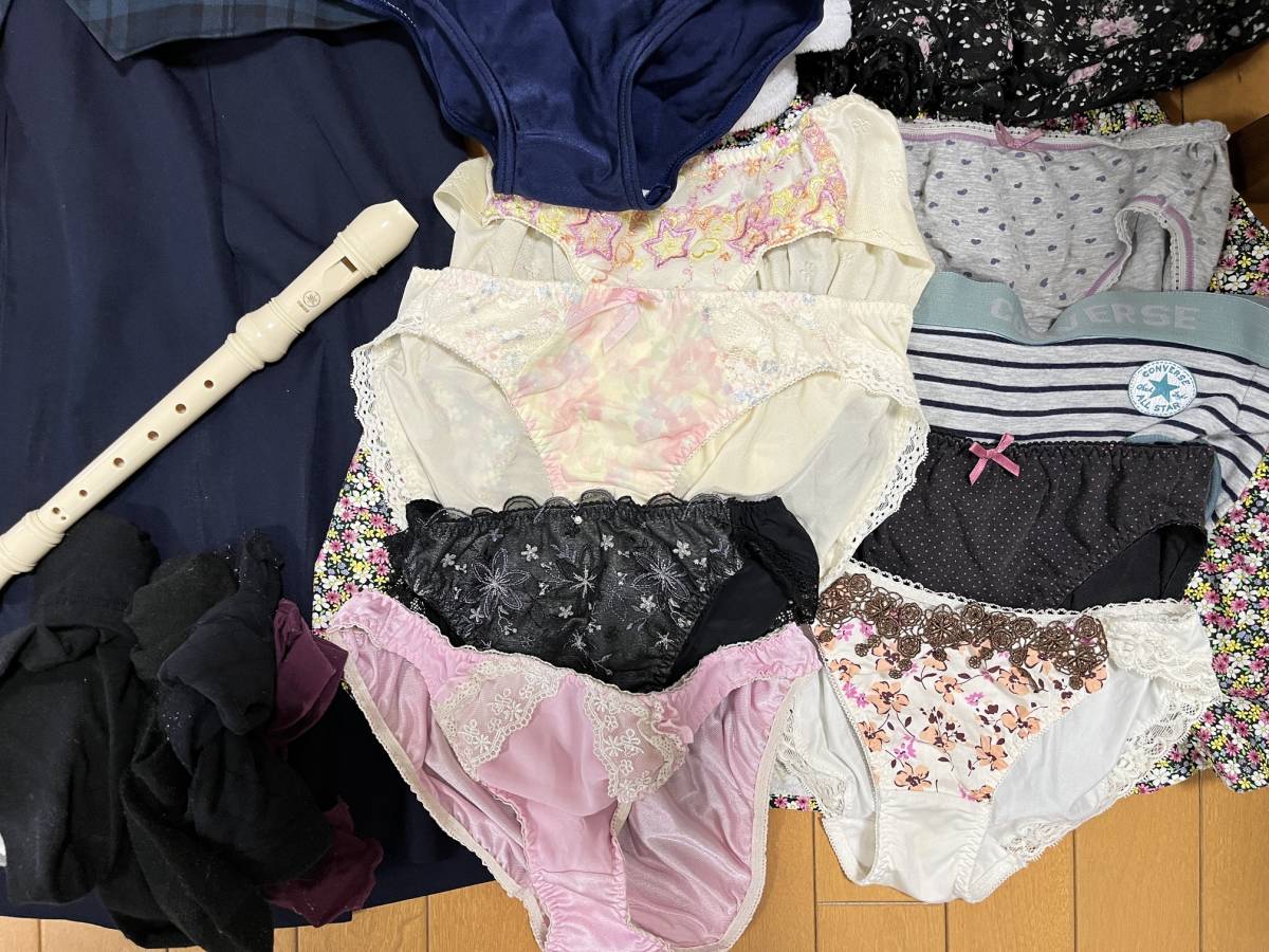 *eco女の子タンス整理品女子高校生*ブラショーツ パンツ 制服 リコーダー スクール水着 パジャマ ノート類 靴下 私服 処分品 訳あり 4