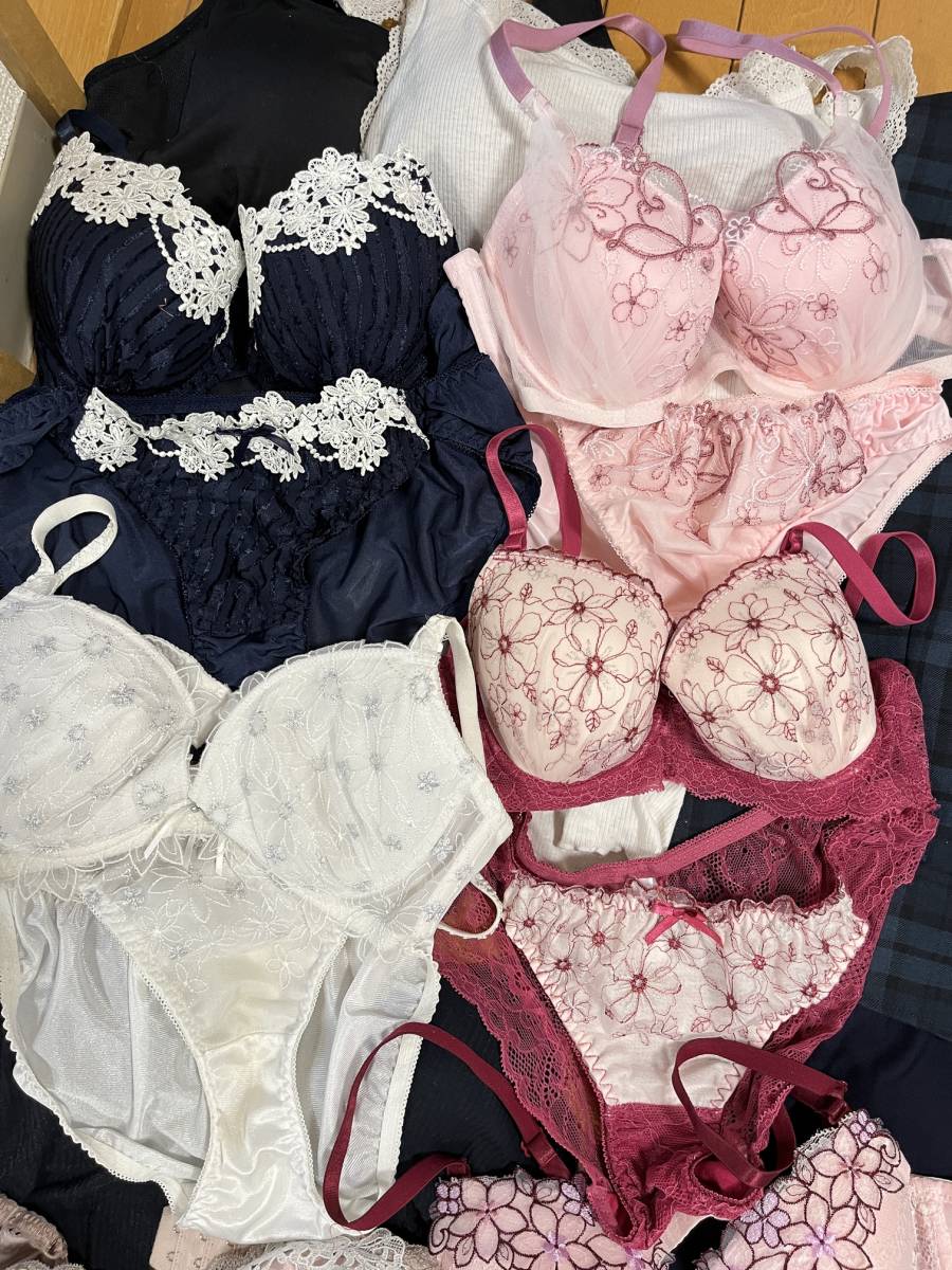 *eco女の子タンス整理品女子高校生*ブラショーツ パンツ 制服 リコーダー スクール水着 パジャマ ノート類 靴下 私服 処分品 訳あり 2