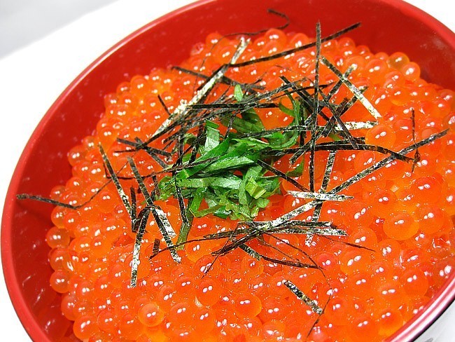  wool ..*..* salted salmon roe set ( Hokkaido production ) Boyle . wool .* sashimi scallop *... soy sauce ..( seafood porcelain bowl . seafood hand winding .) free shipping 