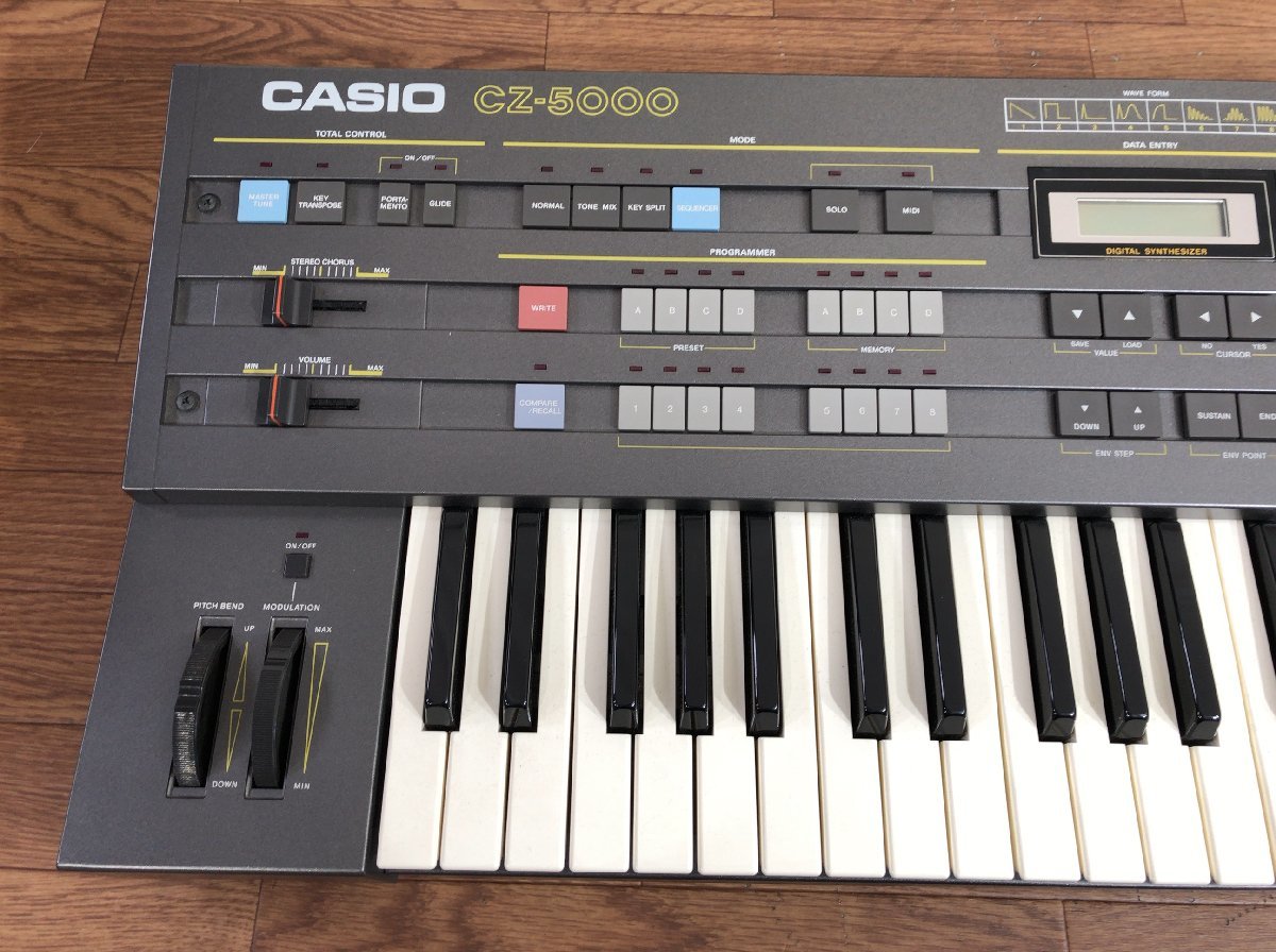 D034T432○ CASIO CZ-5000 ビンテージ・シンセサイザー 取説、ケース