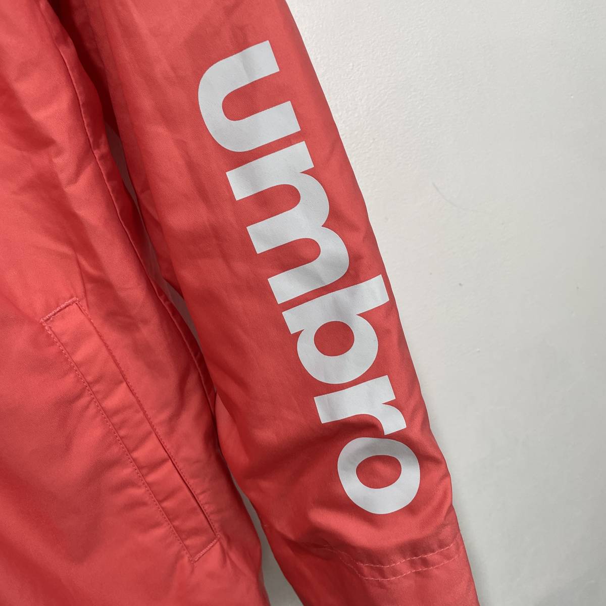 ☆送料無(wú)料☆umbro☆アンブロ☆袖ロゴナイロンジャケット☆ピンク☆レディースL☆F22