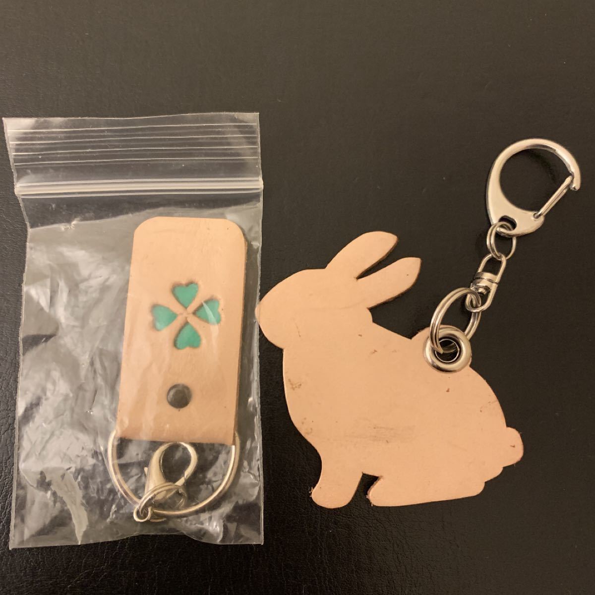 本革】うさぎ クローバー キーホルダー セット 型抜き 兎 四つ葉 本革】うさぎ クローバー キーホルダー セット 型抜き 兎 四つ葉