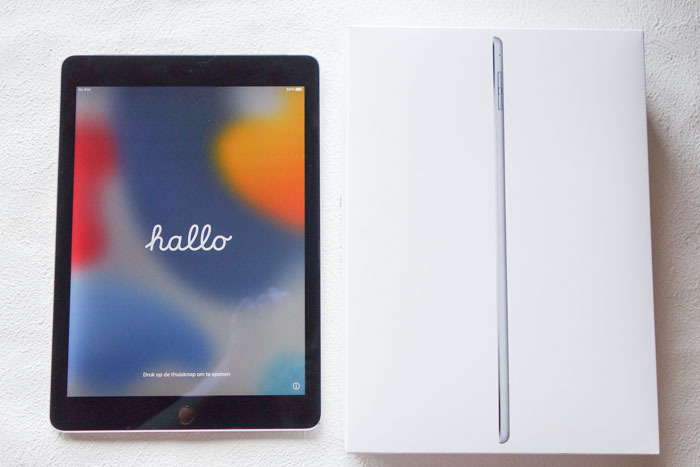美品】 Apple iPad Air 2 スペースグレイ 16GB A1567 Wi-Fi+Cellular