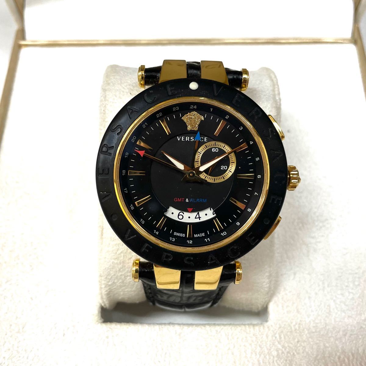 【美品・稼働】ヴェルサーチ VERSACE Vレース GMT アラーム ゴールド メンズ腕時計 クォーツ