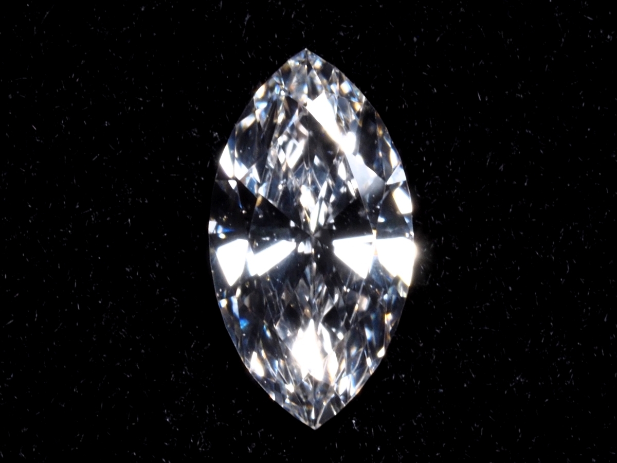 天然ダイヤモンド マーキスカット E SI1 0.307 ct、CGLソーティング付、ケース入り