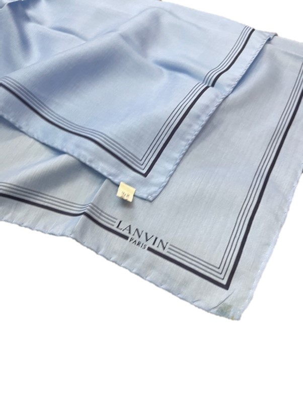 掘り出し物　LANVIN PARIS　イタリア製シルクチーフ　メンズ　ポケットチーフ　ハンカチーフ　ターコイズブルー_実物に一番近い色です