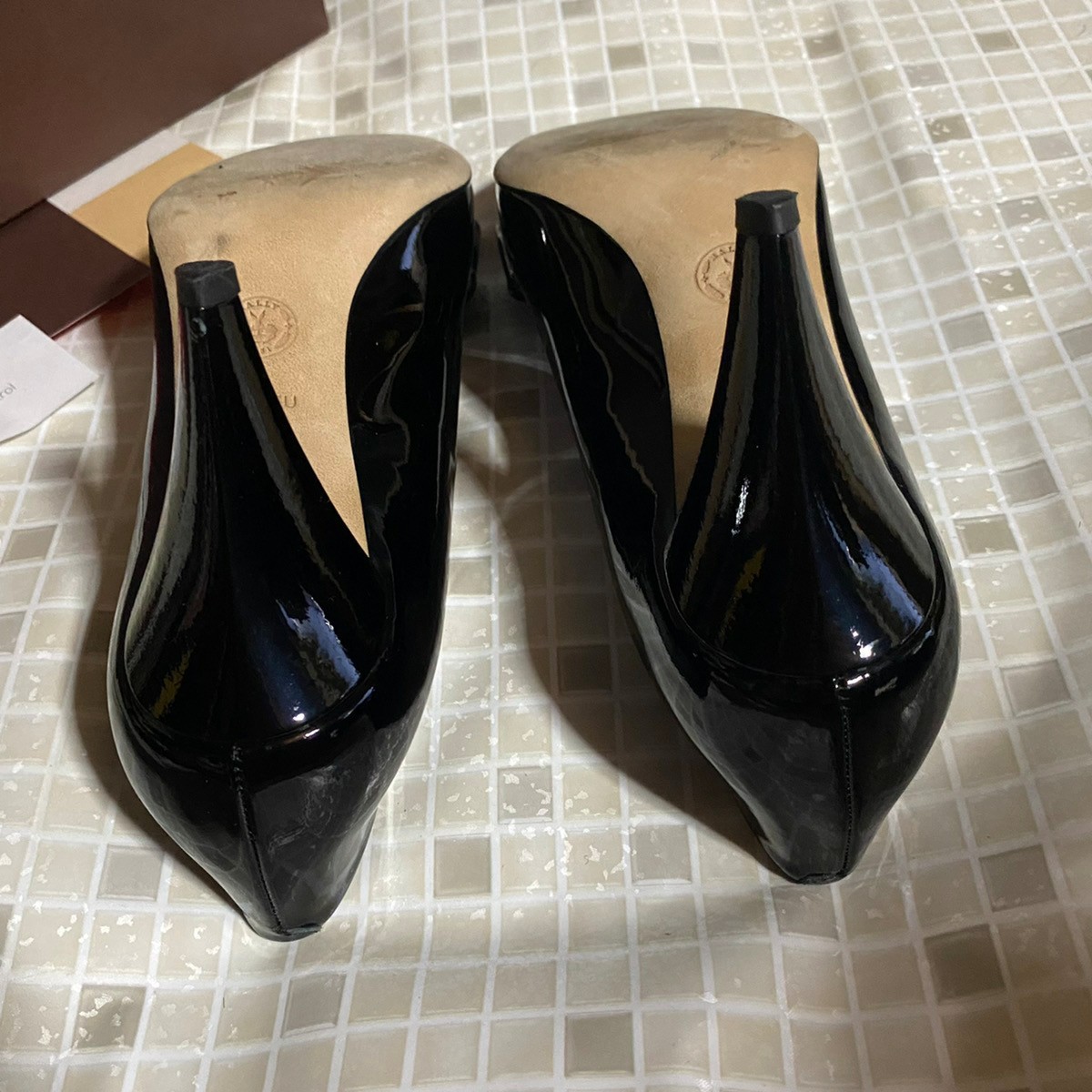 箱付き 美品 BALLY バリー エナメル リボン ヒール パンプス