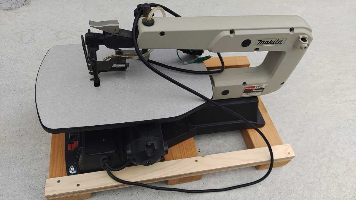 市場 マキタ 糸のこ盤 MSJ401 収納ポケット付テーブル寸法235x370mm
