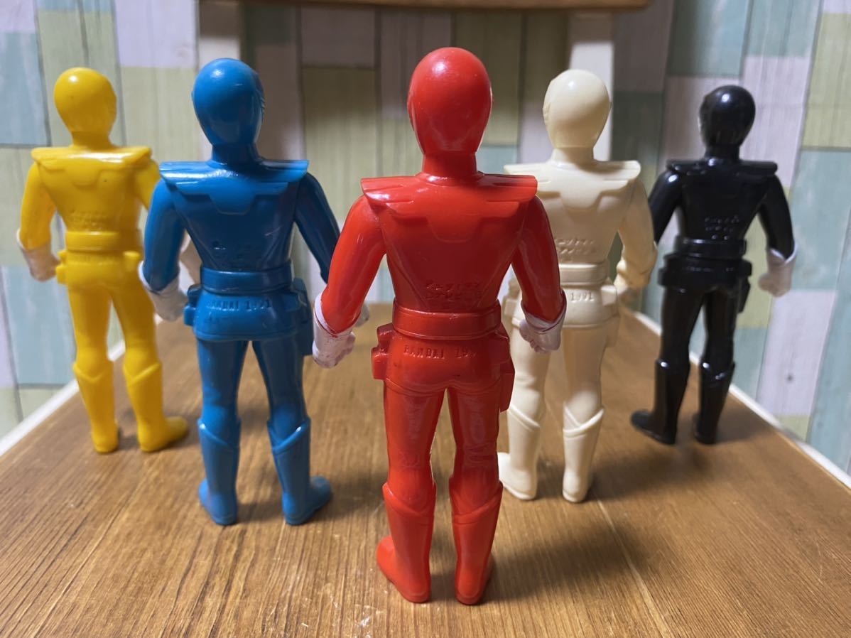 今年も話題の キャラエッグ戦隊ヒーローシリーズ 鳥人戦隊ジェットマン