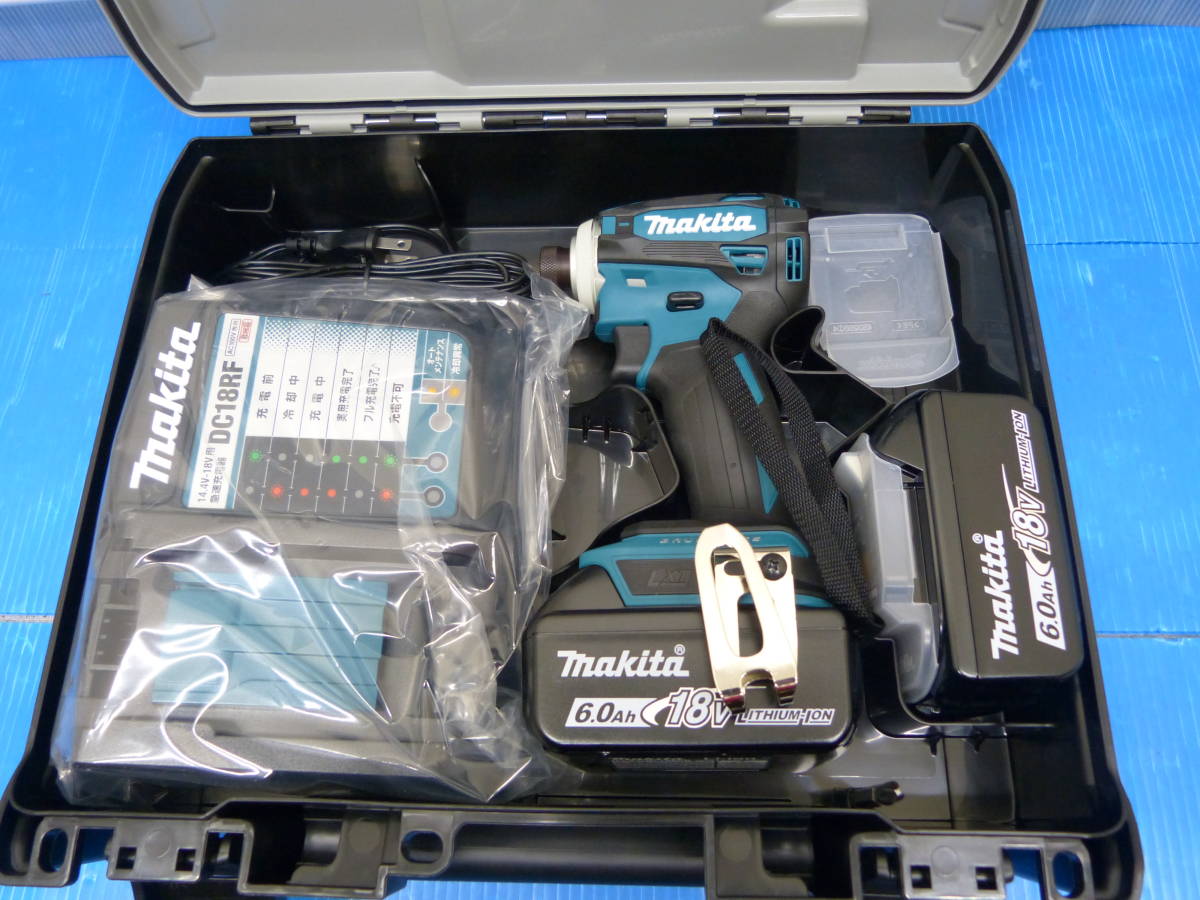 /●makita マキタ 充電式インパクトドライバ TD172DRGX ブルー バッテリ BL1860B 2個 充電器 DC18RF 専用ケース付き 未使用保管品●_画像6