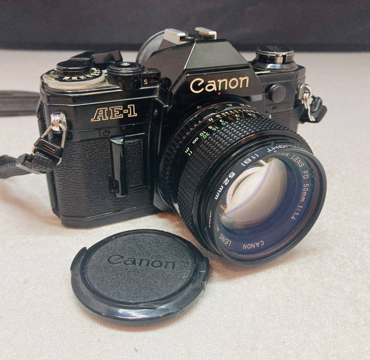r37 必見！ Canon キヤノン AE-1 ブラックボディ フィルムカメラ FD 