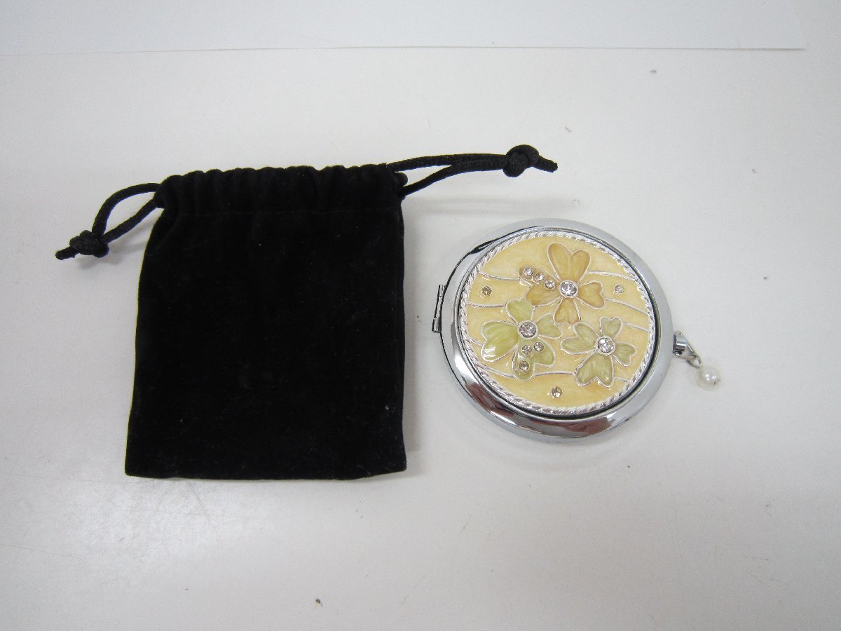 ! compact mirror diameter approximately 6 centimeter used 