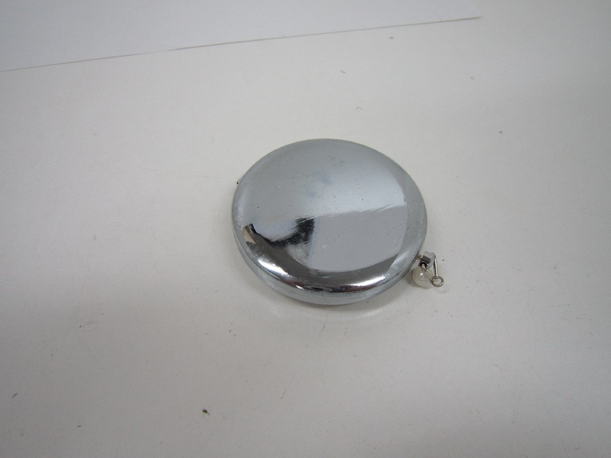 ! compact mirror diameter approximately 6 centimeter used 