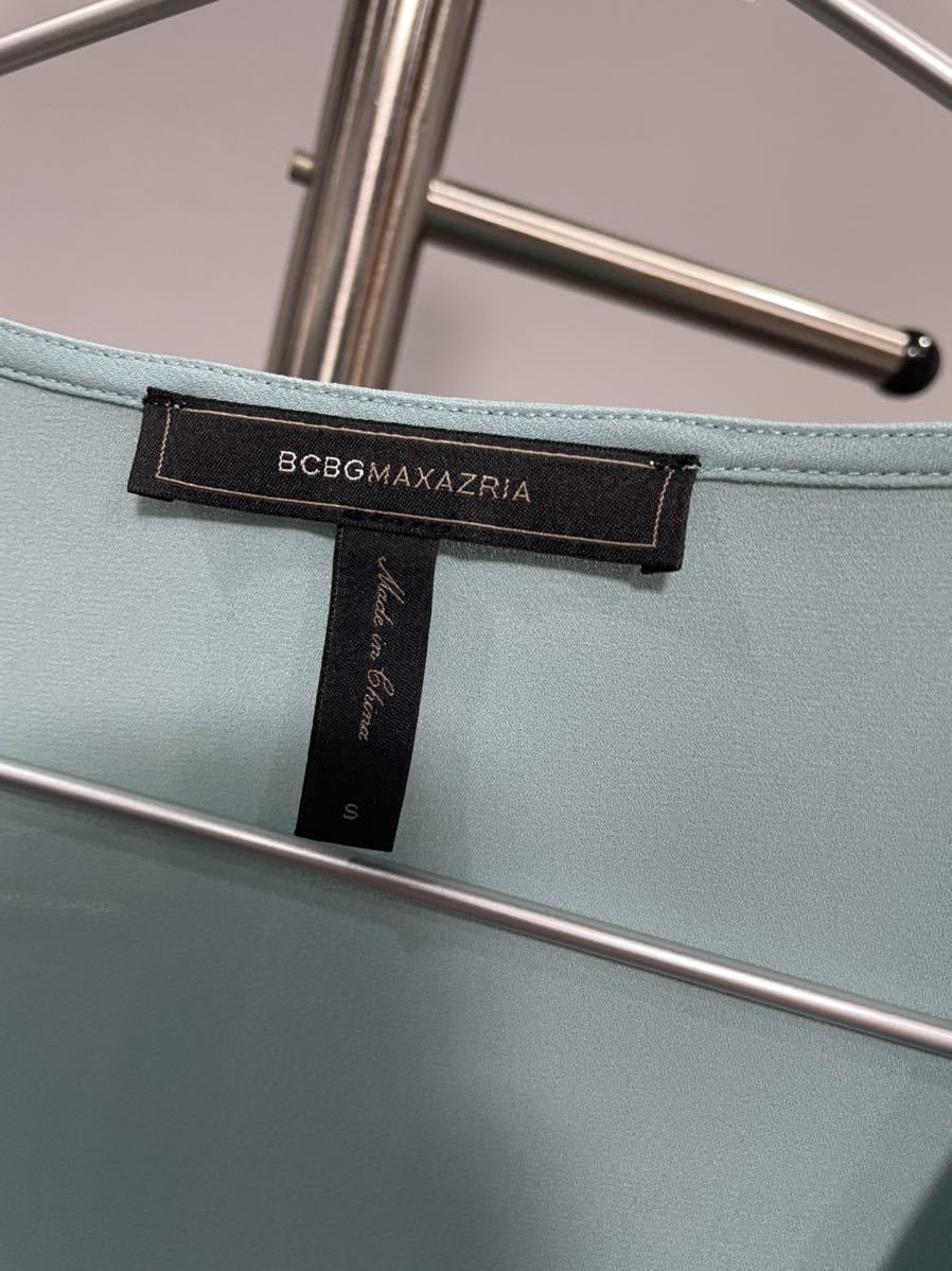 未使用試着のみ新作BCBGMAXAZRIA美品ブラウストップスグリーン