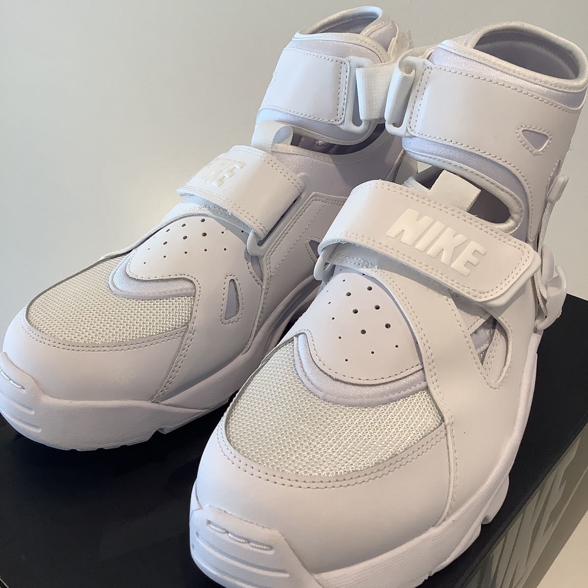 開店祝い開店祝いNIKE AIR CARNIVORE CDG ホワイト スニーカー