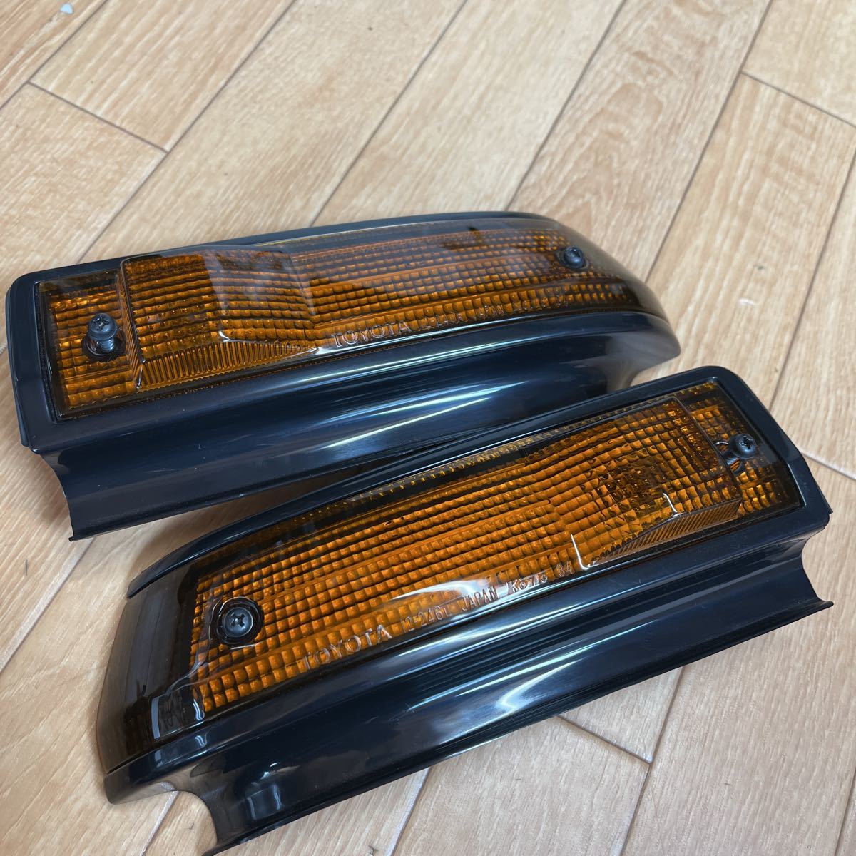 AE86トレノ後期・フロントフェンダーサイドウインカー・左右セット