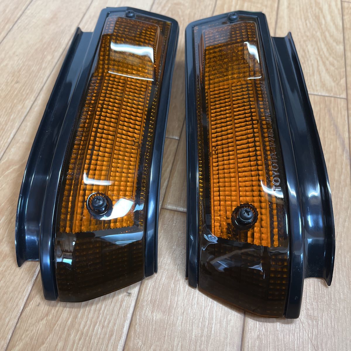 AE86トレノ後期・フロントフェンダーサイドウインカー・左右セット