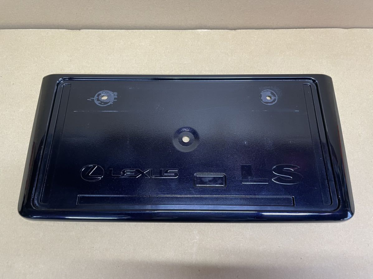 純正 リア ナンバーフレーム ナンバーベース ナンバープレート レクサス LS600hL UVF46 214 ブラックオパールマイカ