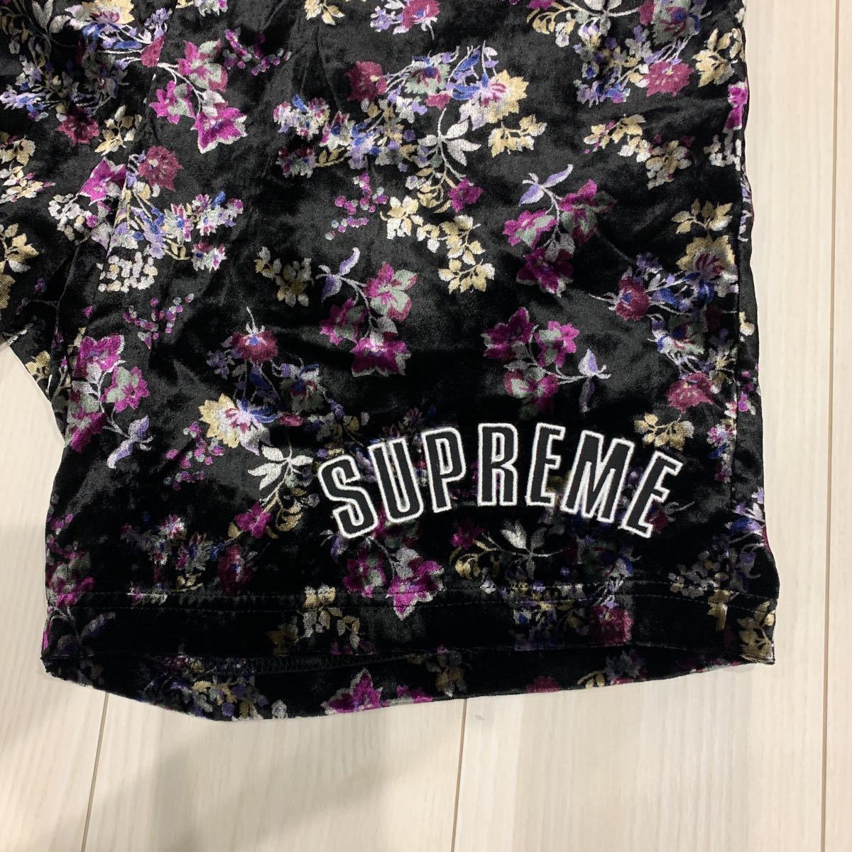 19/FW Supreme Floral Velour Shorts シュプリーム フローラル ベロア ショートパンツ ハーフパンツ ショーパン バスパン アーチロゴ NIKE_画像3