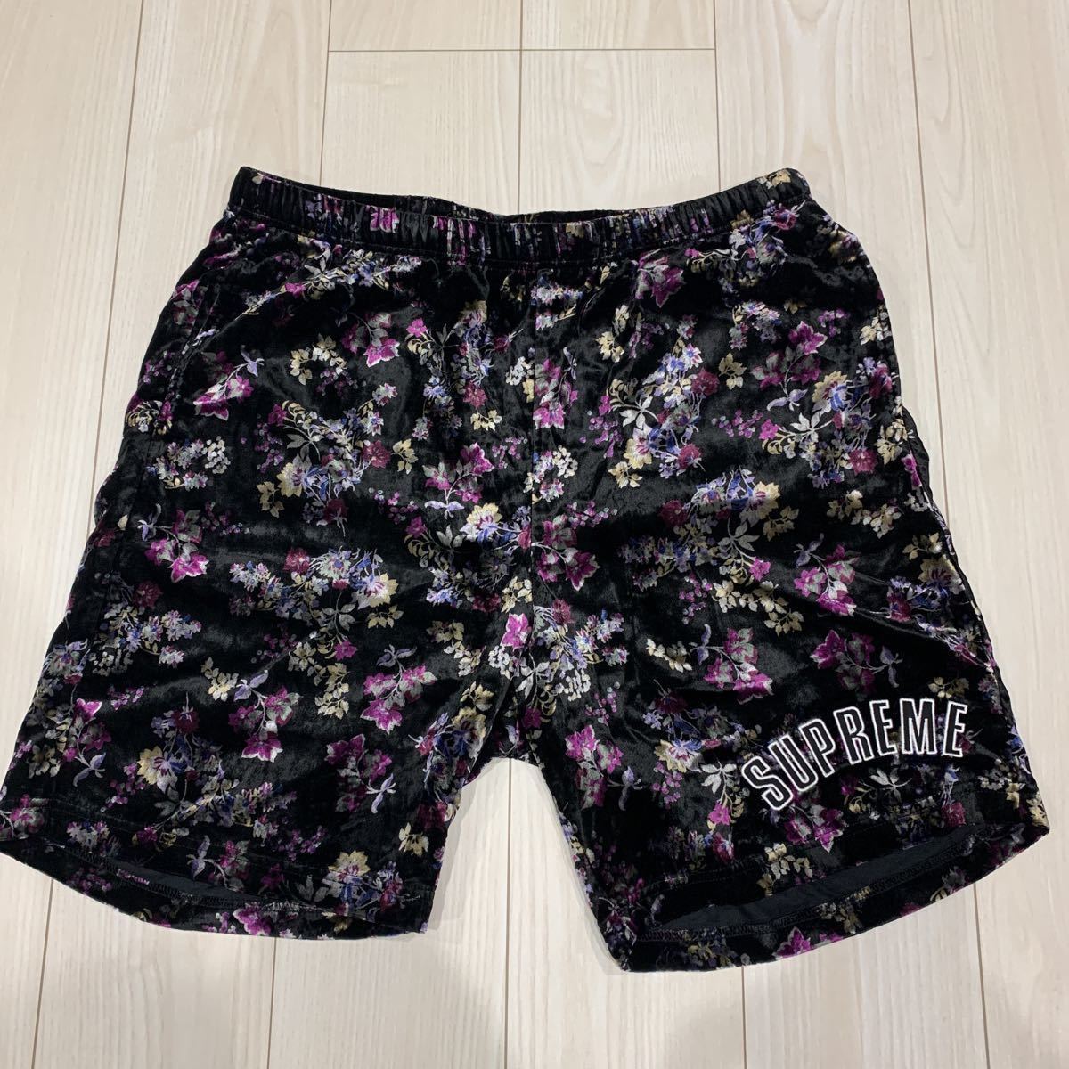 19/FW Supreme Floral Velour Shorts シュプリーム フローラル ベロア ショートパンツ ハーフパンツ ショーパン バスパン アーチロゴ NIKE_画像1