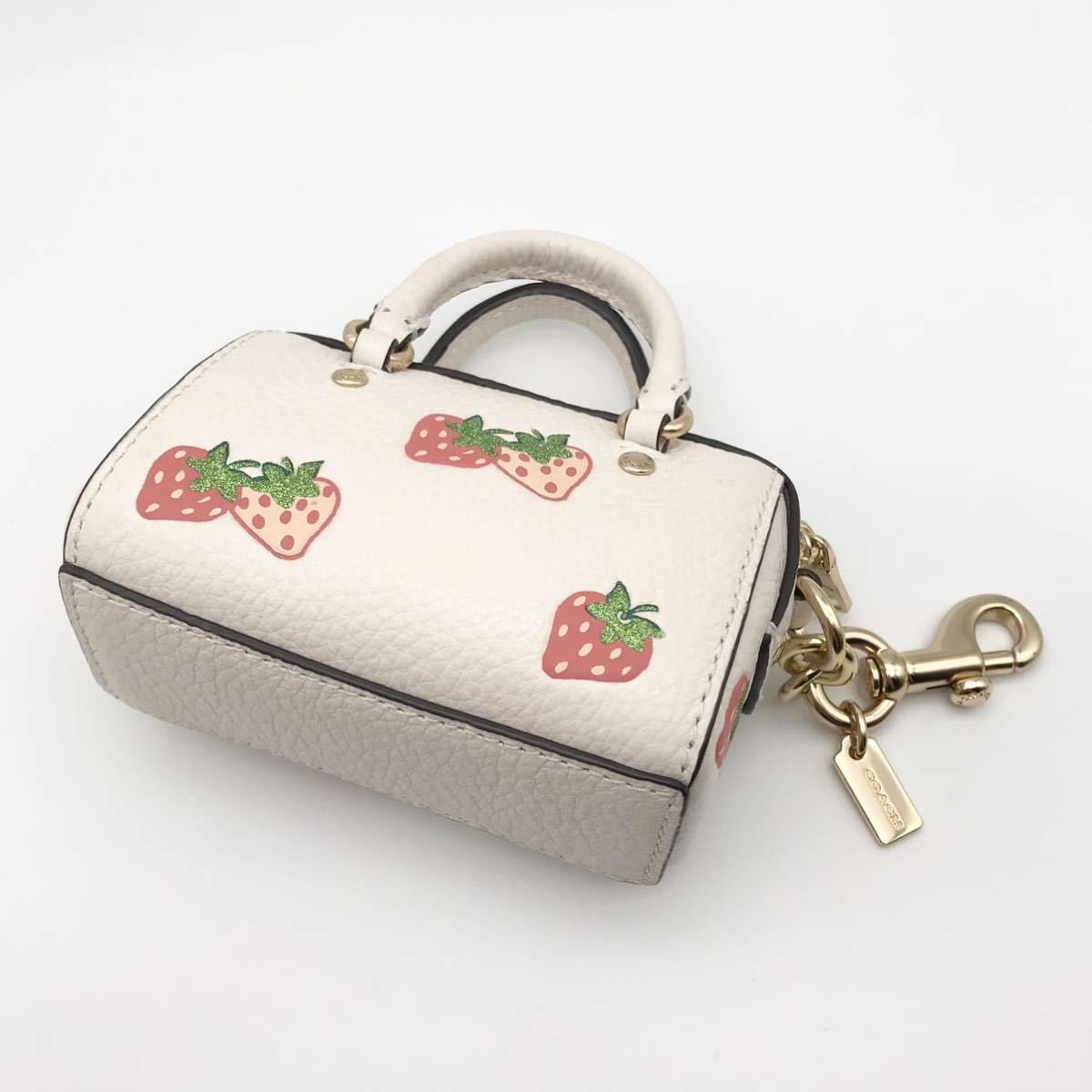 COACH サッチェルバッグ型 バッグチャーム いちご-