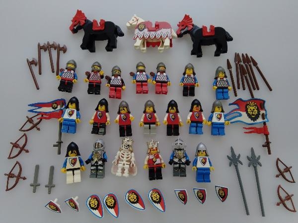 正規品 LEGO ライオンナイト ミニフィグ 兵士 騎士 ガイコツ 20個 ＋ 馬 装甲馬 3頭 まとめ売り※お城シリーズ キャッスル 剣 盾 武器 弓矢_画像1