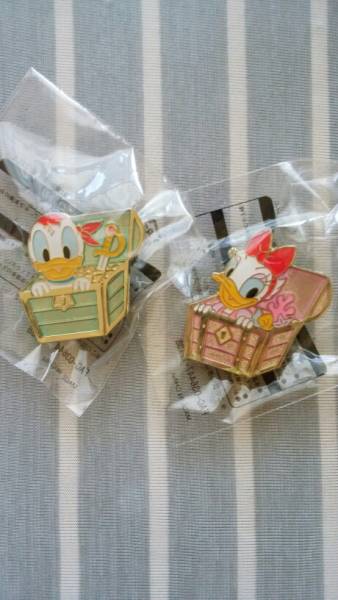  Abu -zba The -ru Tokyo Disney si- Pirates summer sea . Donald daisy pin bachi pair 