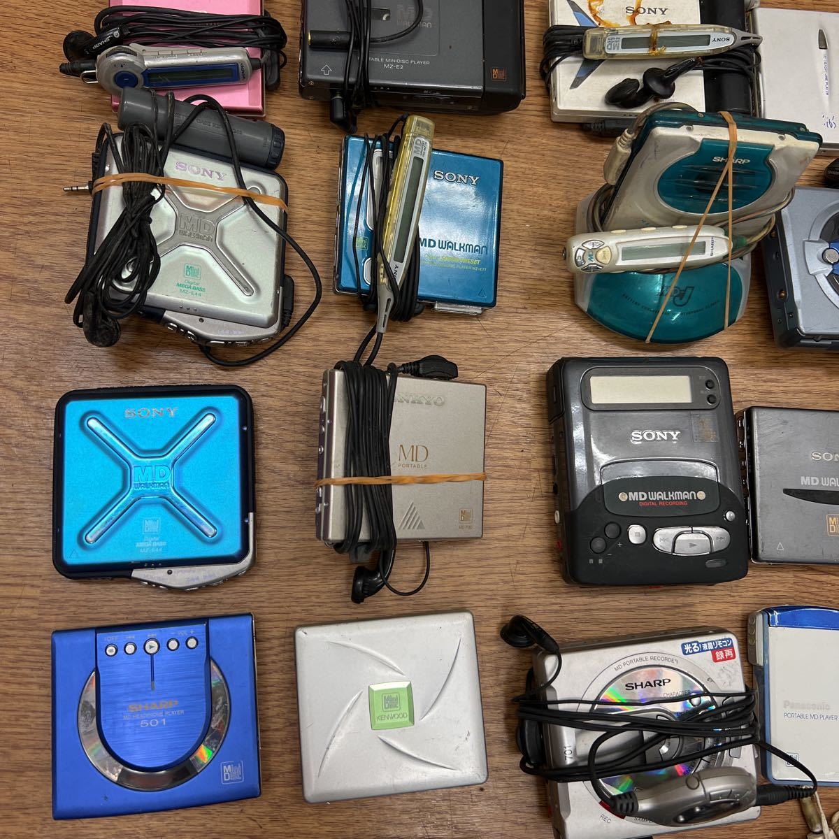 逸品】 ウォークマン SONY ウォークマン MDプレイヤー WALKMAN 本体